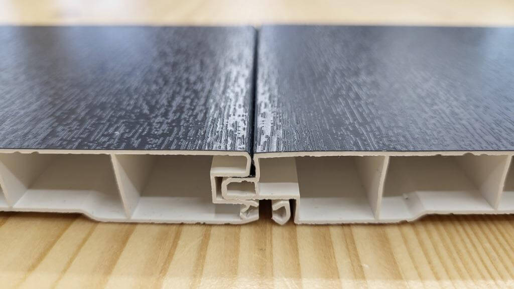 Dekotop Kunststoffprofil für den Dachkasten in anthrazitgrau präsentiert von RP Bauelemente