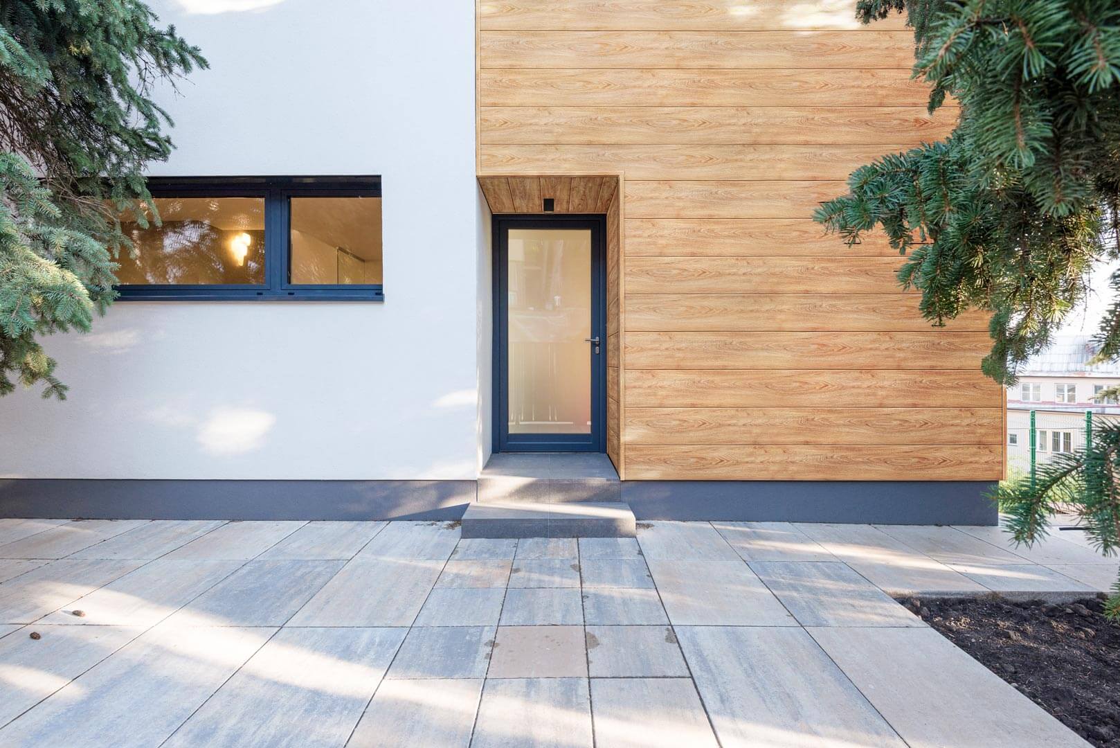 ie Fassadenpaneele von Vinylit Multipaneel Design in Holzoptik sind im Gegensatz zu Fassadenholz nahezu wartungsfrei und enorm robust