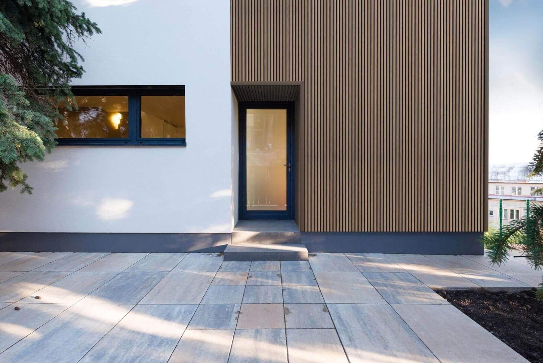 Die modernen Fassaden von WEO vereinen zeitgemäßes Design mit funktionaler Eleganz, wobei die klaren Linien und der minimalistische Ansatz das ästhetische Erscheinungsbild prägen.