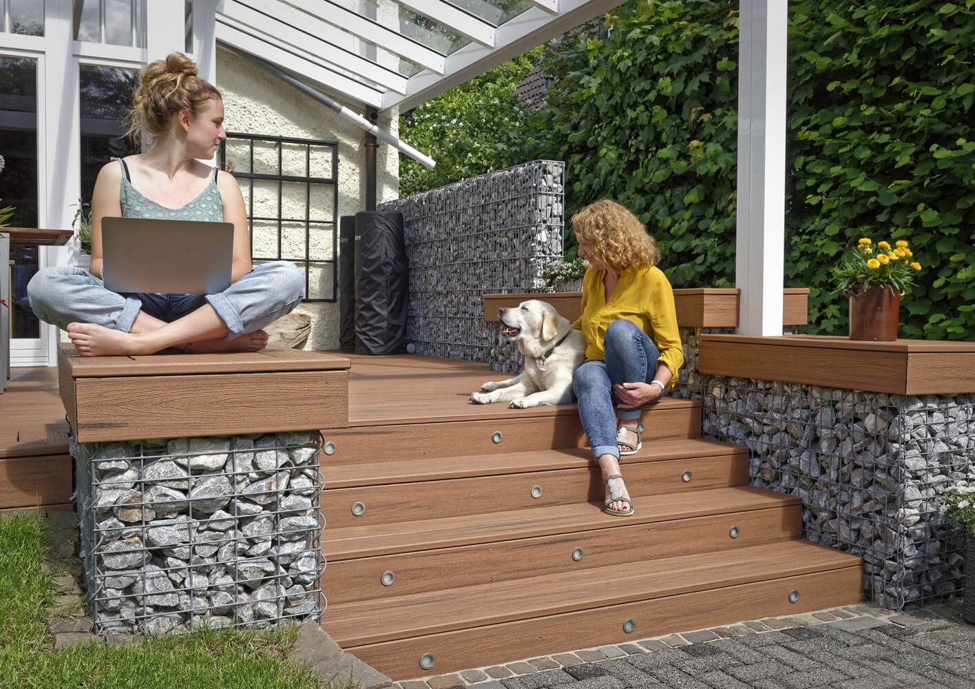 Braune cWPC (Kunststoffummantelte WPC Diele) Trex Terrassen sind vielfältig einsetzbar.